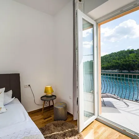 Newcity Apartman *