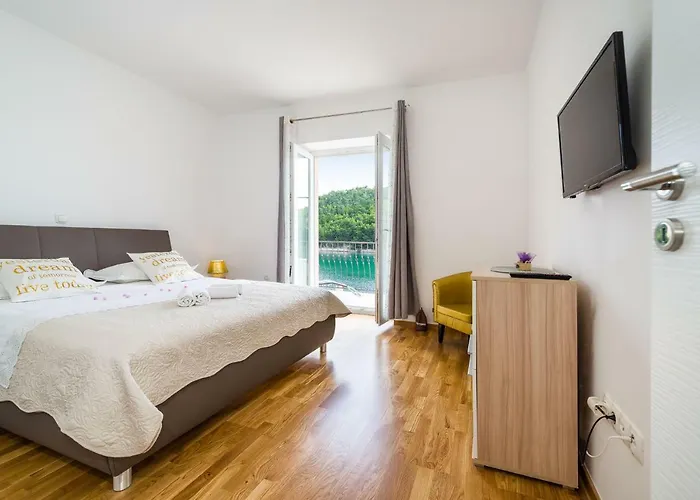 Newcity Novigrad (Dalmatia)